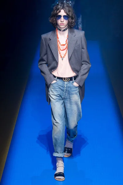 Look 75